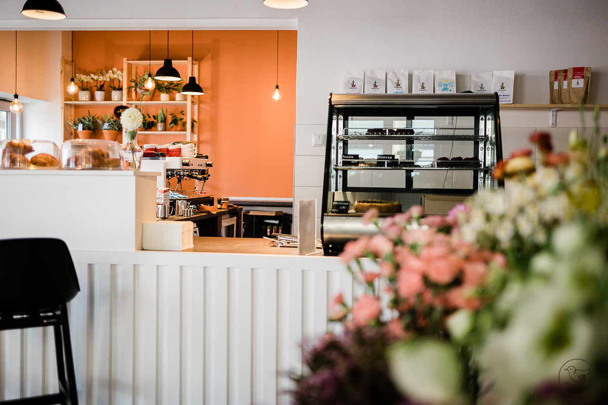 Hlavná časť kaviarne Habesh Coffee s kvetinovým ateliérom je už otvorená.