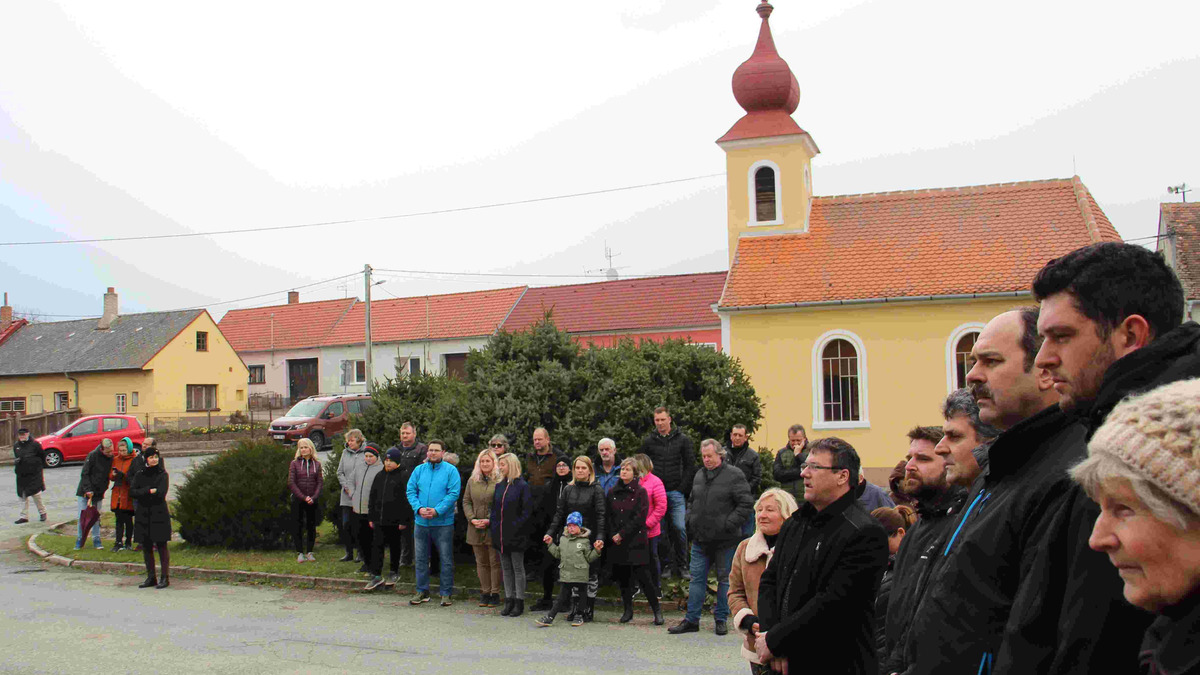 Jestli můžete, dejte o nás vědět dál. Času je málo a voda stoupá. Děkujeme.