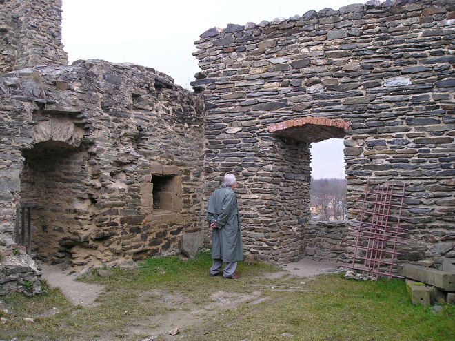 Autor modelu při obhlídce hradu Okoř