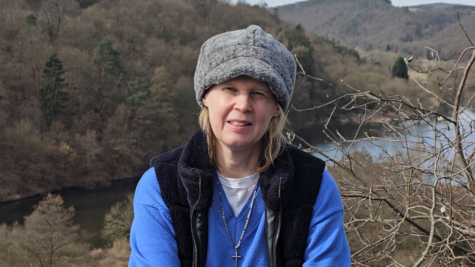 Claire The Moon Startovač Frame.jpg