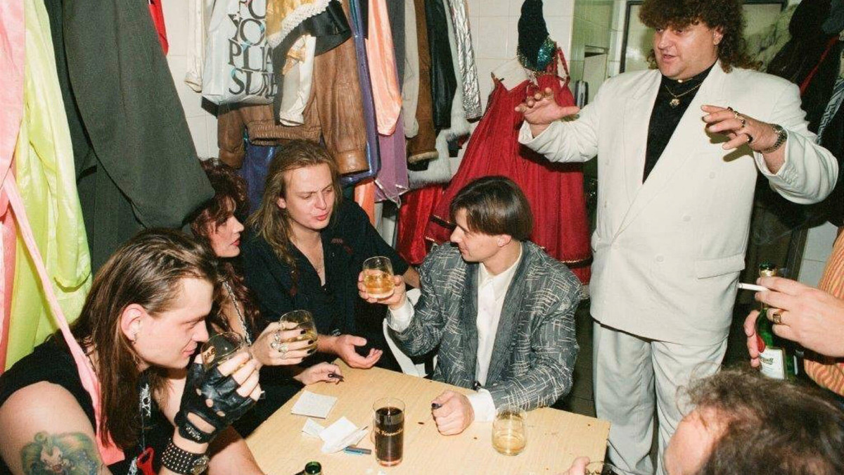 Jaké období Ivana Jonáka mapuje nová kniha? 