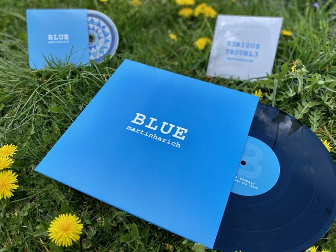 album BLUE na CD a vinylu